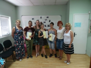Връчване на удостоверения за професионална квалификация &bdquo;Фризьор&ldquo; в Центъра за работа с деца на улицата